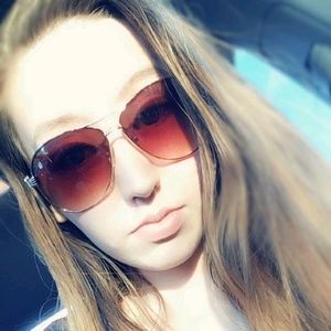 Meet your Posher, Cheyenne Brooke